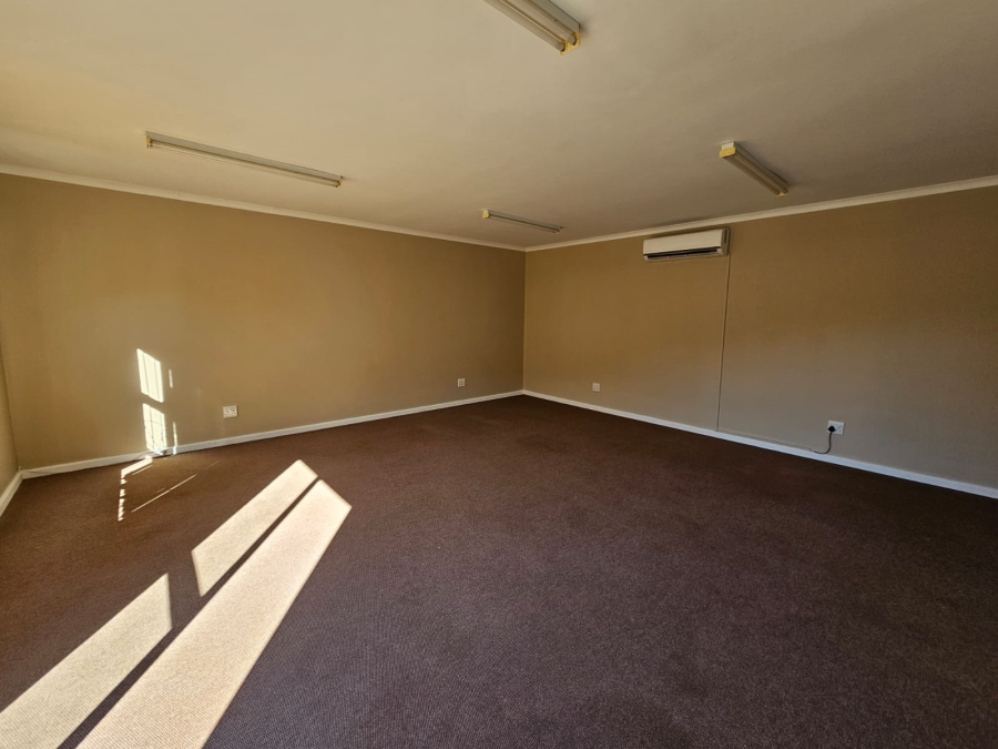 To Let commercial Property for Rent in Vincent Eastern Cape